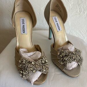 Gorgeous Steve Madden Metallic Heels with Sparkling Bow
